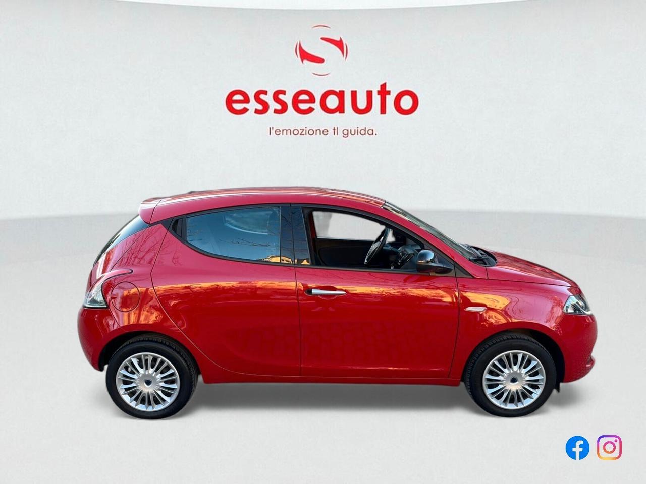 Lancia Ypsilon 1.0 FireFly 5 porte S&S Hybrid Ecochic Silver