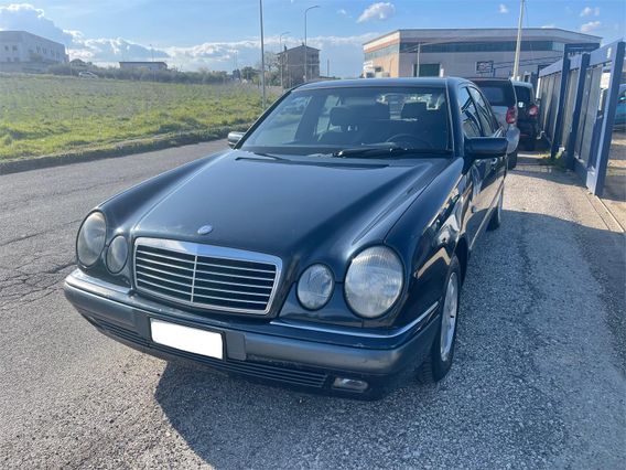 MERCEDES Classe E E 250 TD Elegance