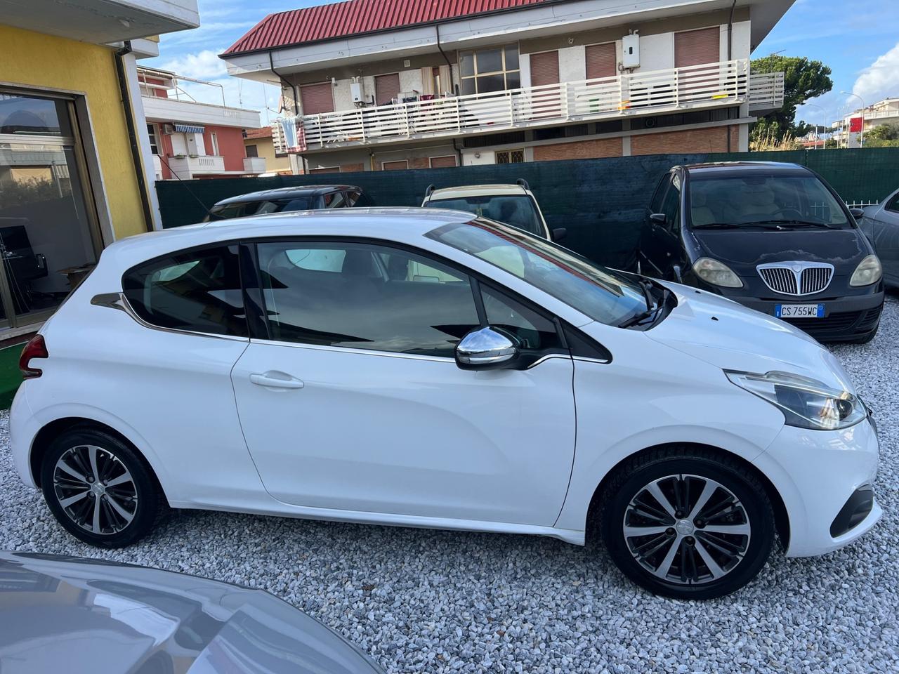 Peugeot 208 PureTech 82 3 porte Allure