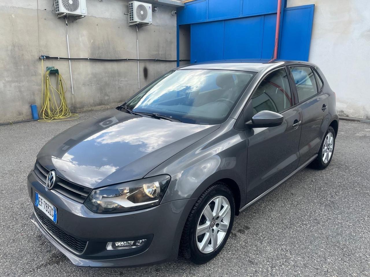 Volkswagen Polo 5P-1.6 tdi- cambio autom-2011