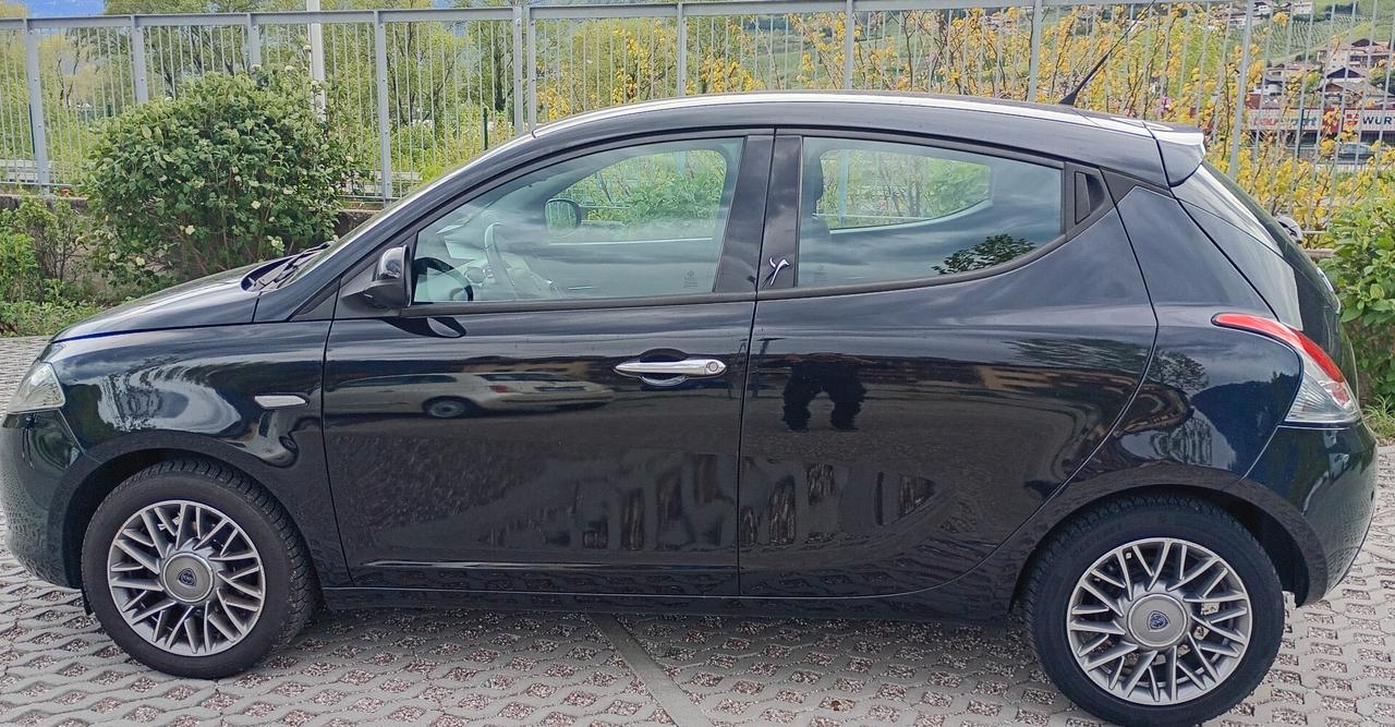 Lancia Ypsilon 1.2 69 CV 5 porte S&S Gold