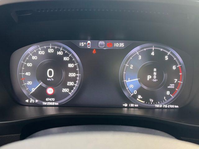 VOLVO XC40 T2 Geartronic Momentum Core