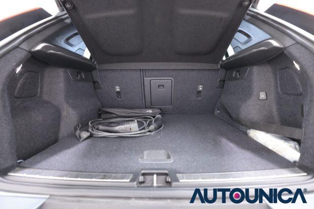 VOLVO XC40 T5 RECHARGE PLUG-IN HYBRID R-DESIGN