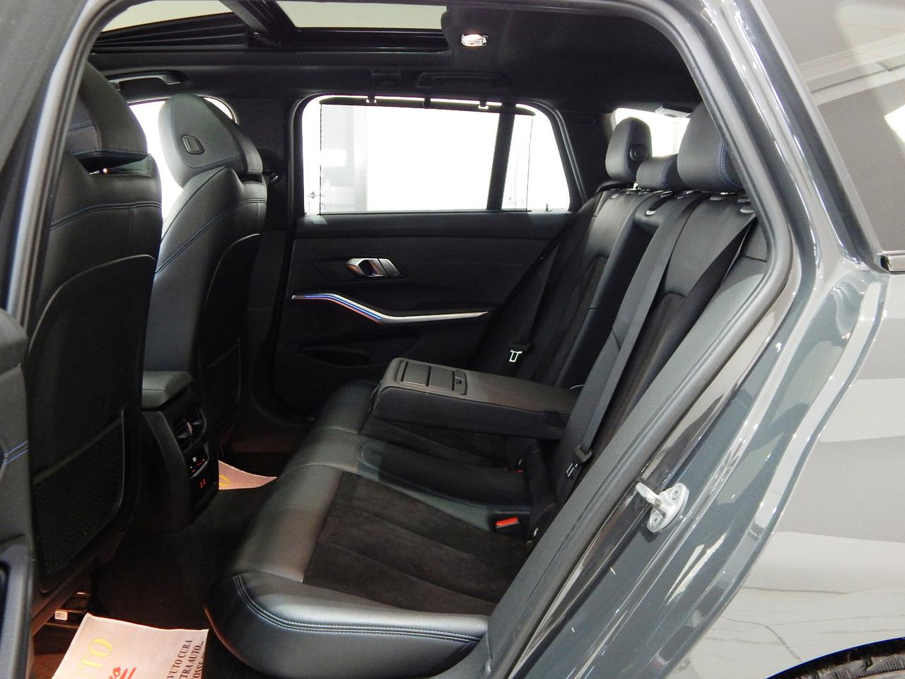 BMW 320 d Touring MSport Aut. TETTO-NAVI-PELLE-RADAR-LED