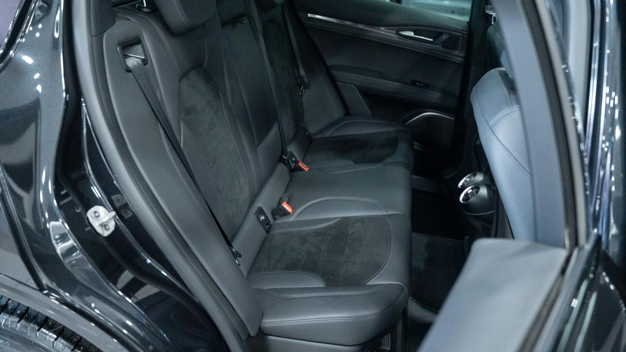 Alfa Romeo Stelvio VELOCE 2.2 Ti Q4 210 CV 20" TETTO CARBON AUTO XENON FULL OPTIONAL