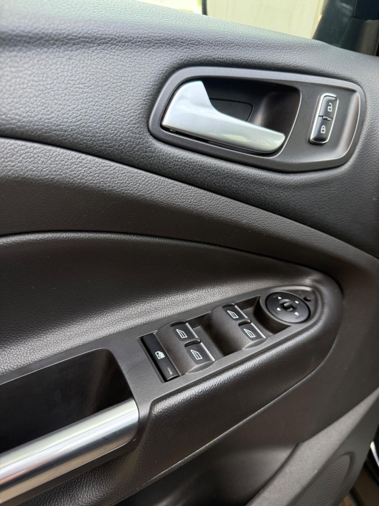 Ford Kuga 2.0 tdci Titanium 4wd 140cv powershift NAVI,PELLE,CAMBIO AUTOMATICO SOSTITUITO NUOVO 05/2025