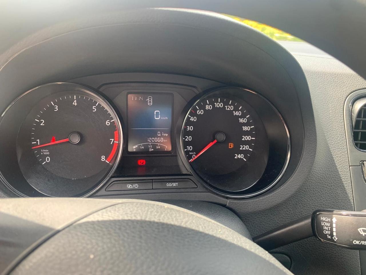 Volkswagen Polo 1.0 MPI 5P Trendline - 2014