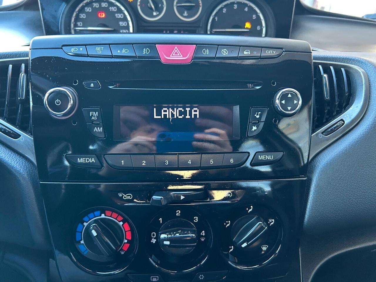 Lancia Ypsilon 0.9 TwinAir 85 CV 5 porte S&S Platinum