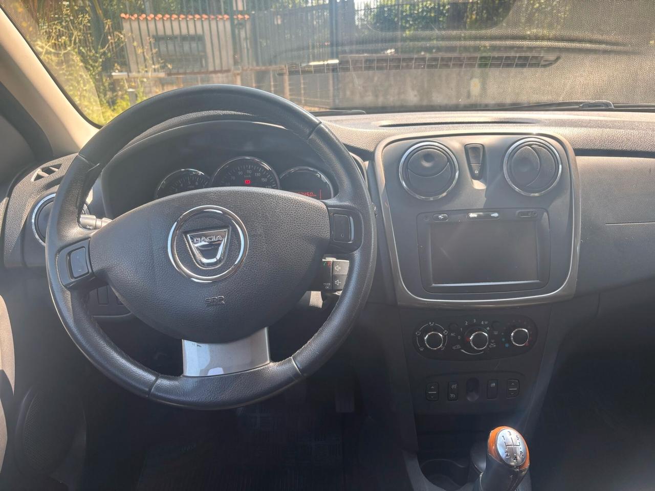 DACIA SANDERO STEPWAY 1.5 DCI Laureate - 2014