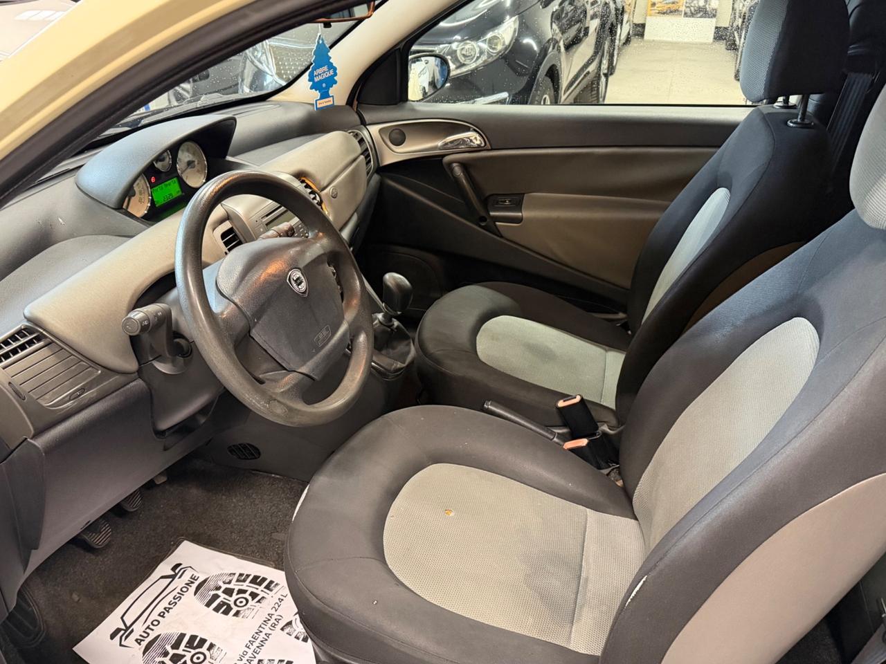 Lancia Ypsilon 1.2 16V Platino