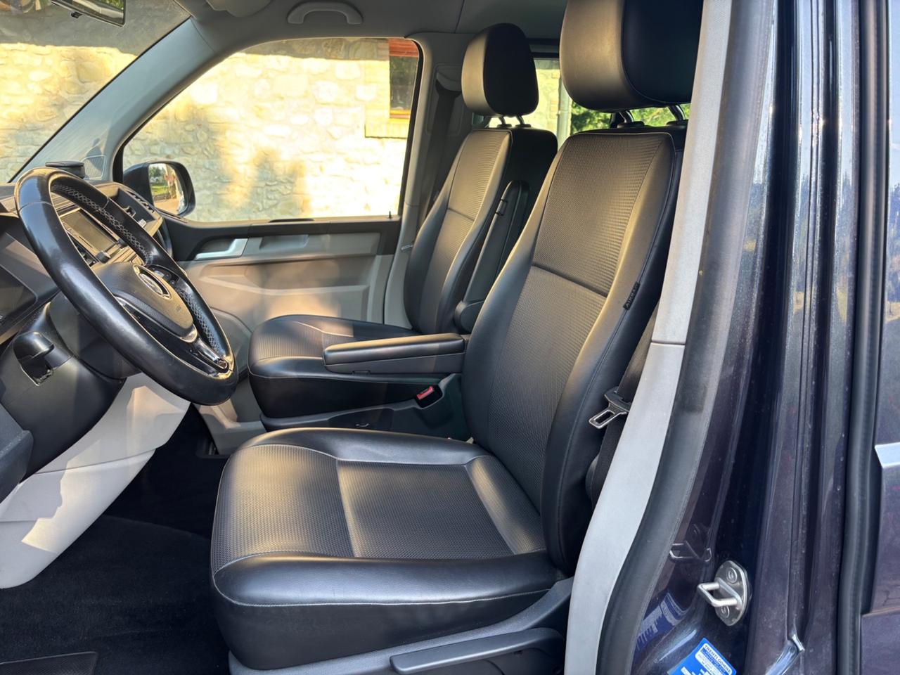 Volkswagen Caravelle 2.0 TDI 204CV DSG 4 Motion 8 Posti
