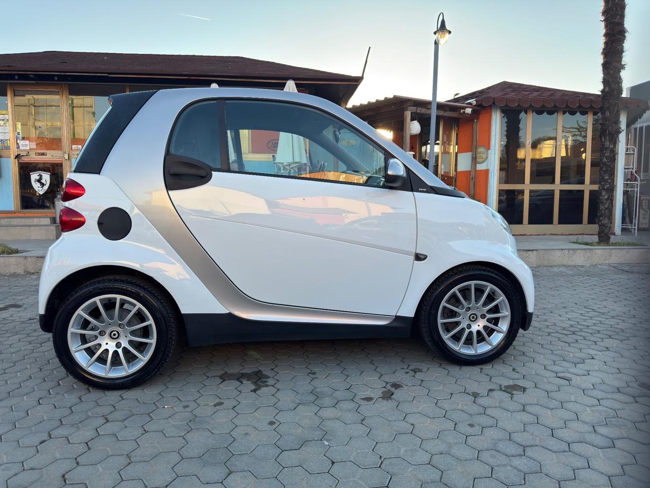 Smart ForTwo 1000 52 kW ADATTA A NEOPATENTATI coupé passion