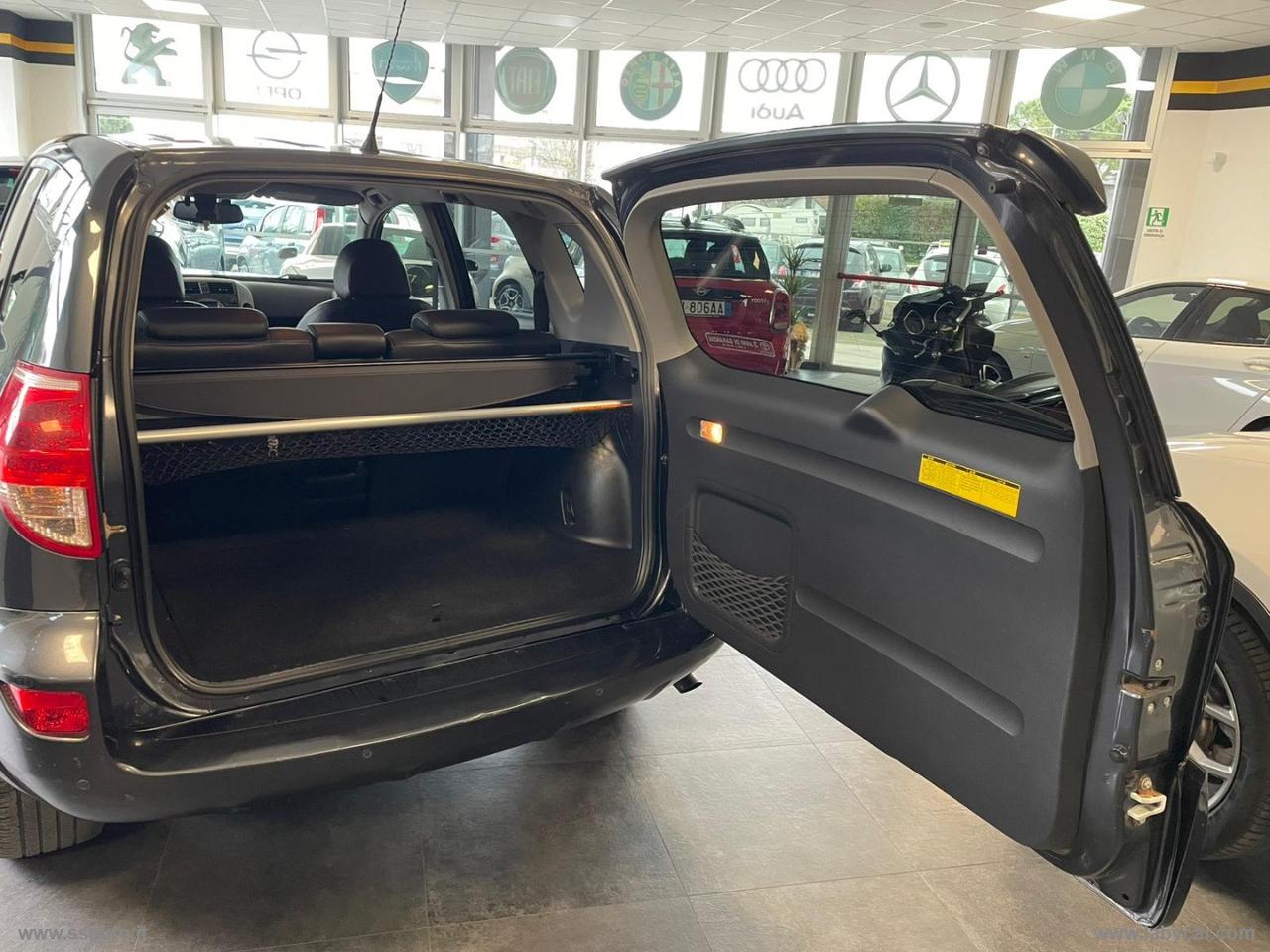 TOYOTA RAV4 Crossover 2.2 D-4D 177 CV Luxury