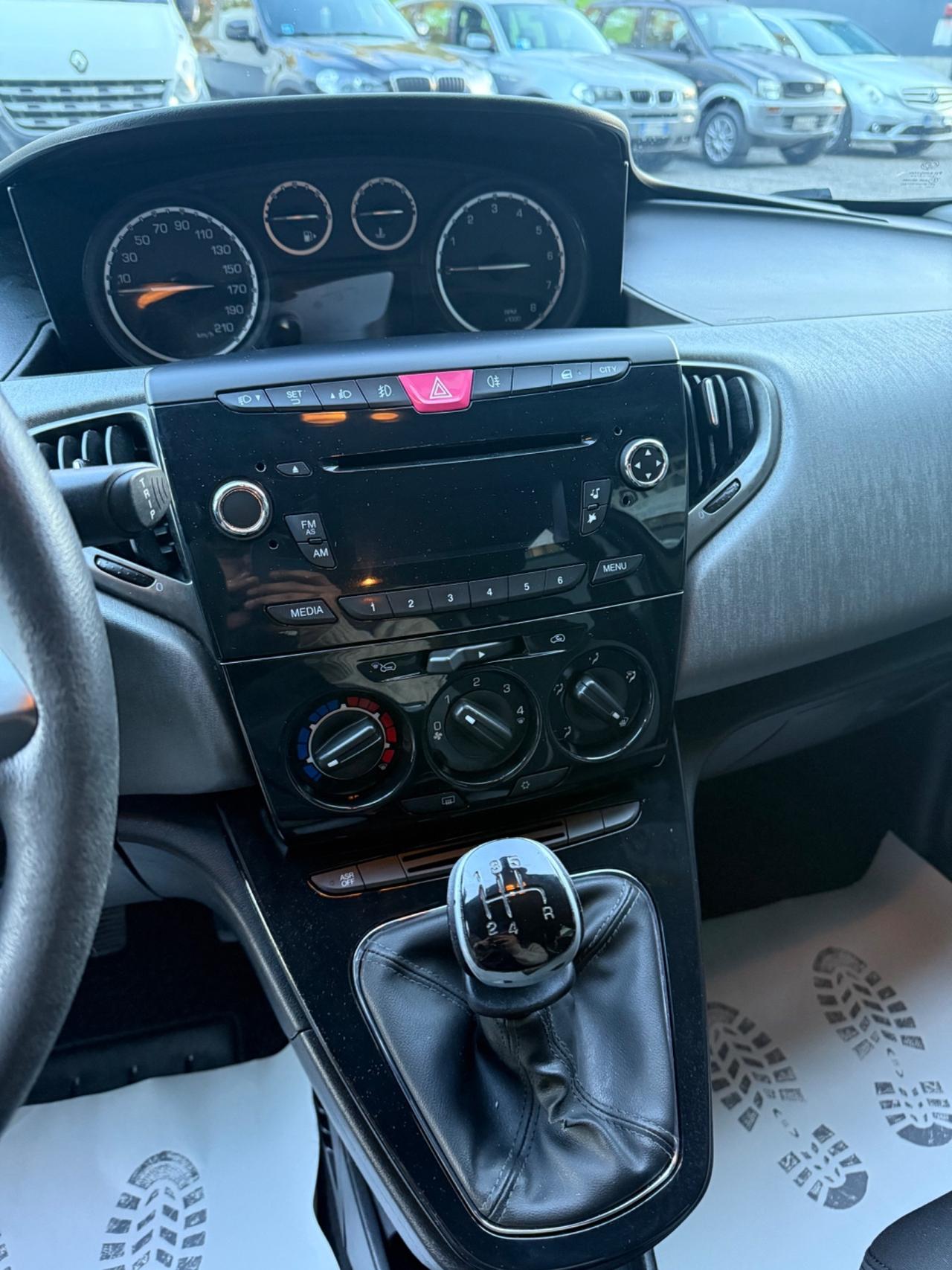 Lancia Ypsilon 1.2 69 CV 5 porte Silver