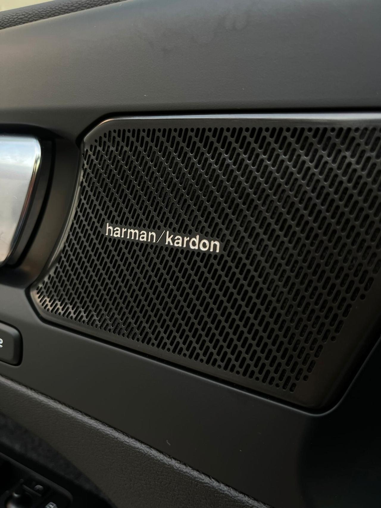Volvo XC40 B3 automatico Plus Dark