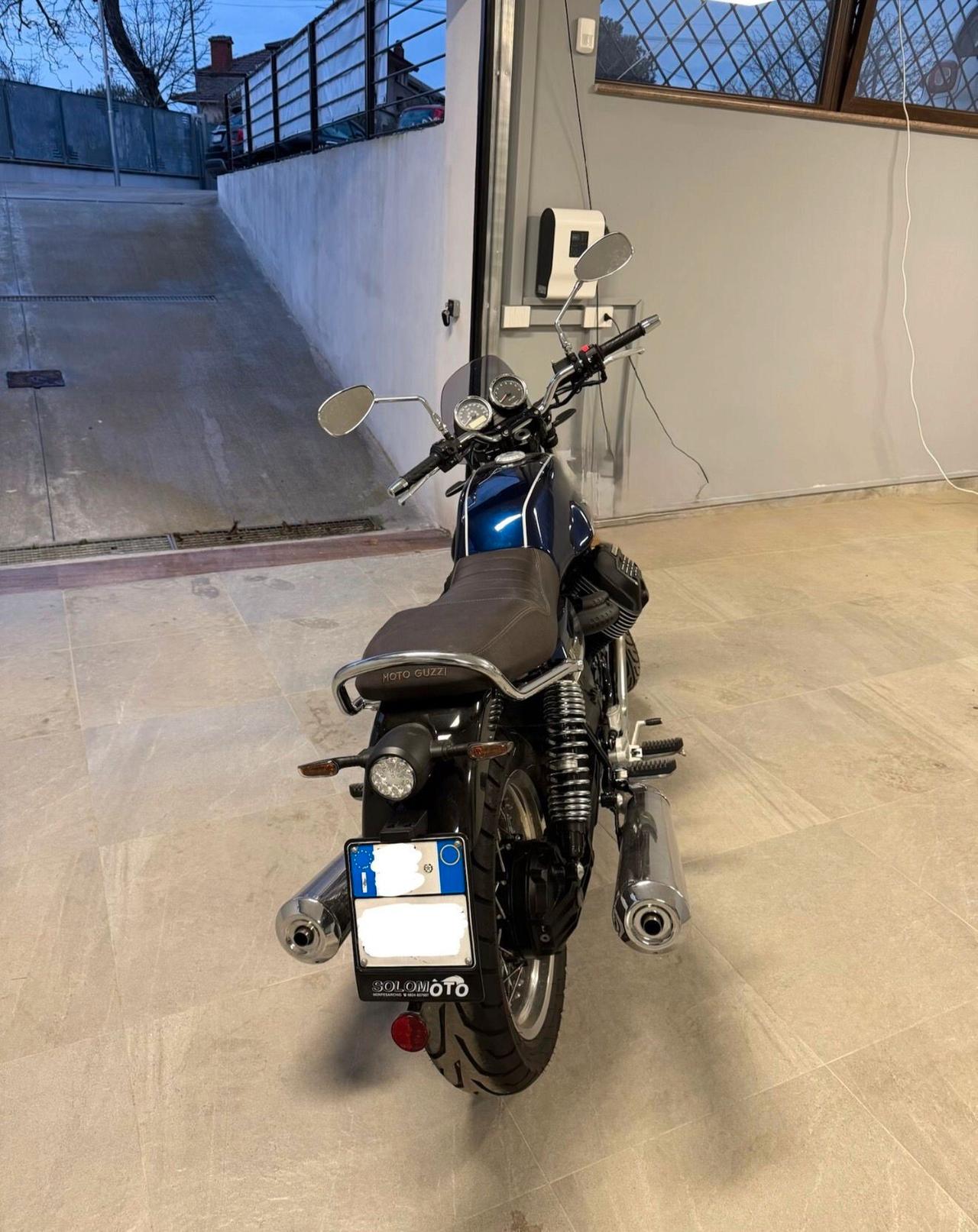 Moto Guzzi V85 V7850 SPECIAL versione speciale 100° anniversario