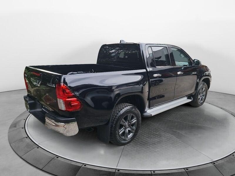 Toyota Hilux 2.4 D-4D A/T 4WD 4 porte Double Cab Lounge