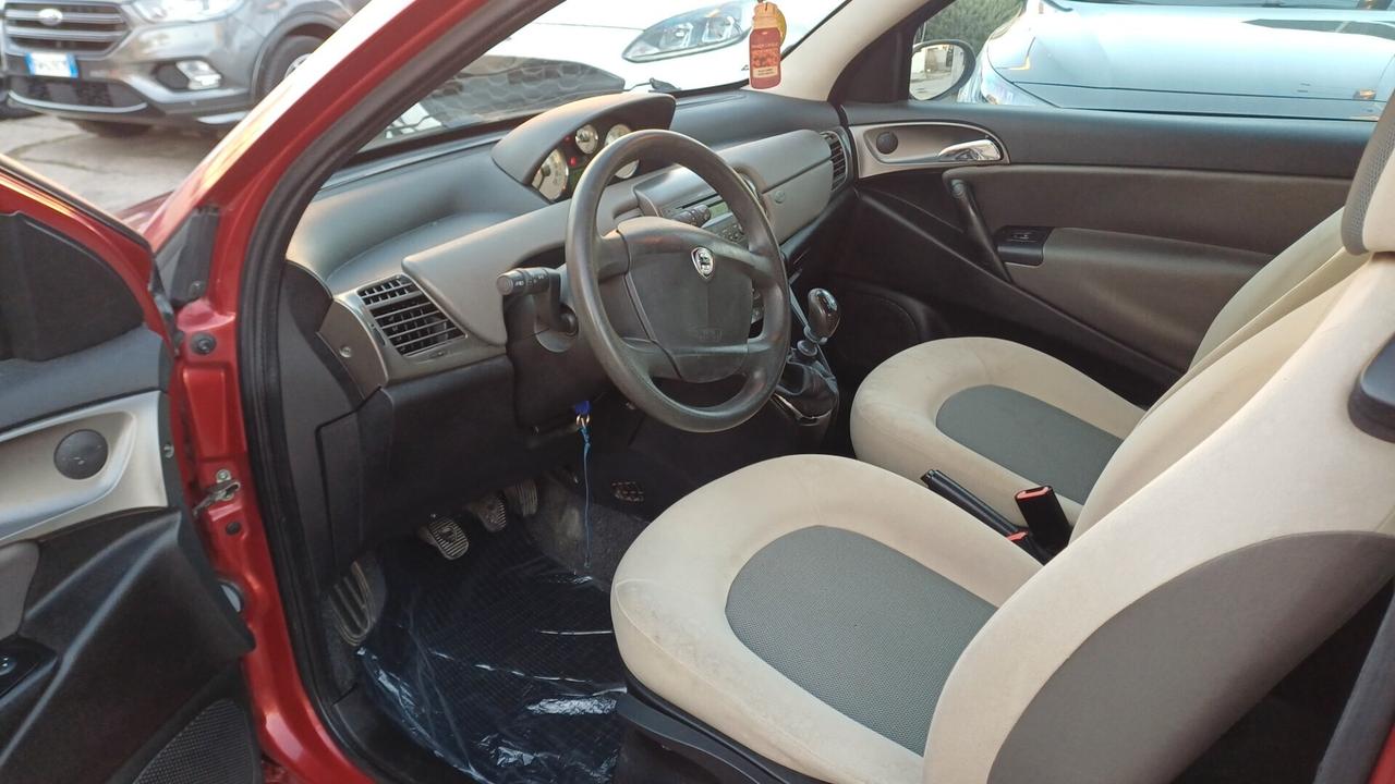 Lancia Ypsilon 1.2 16V Oro