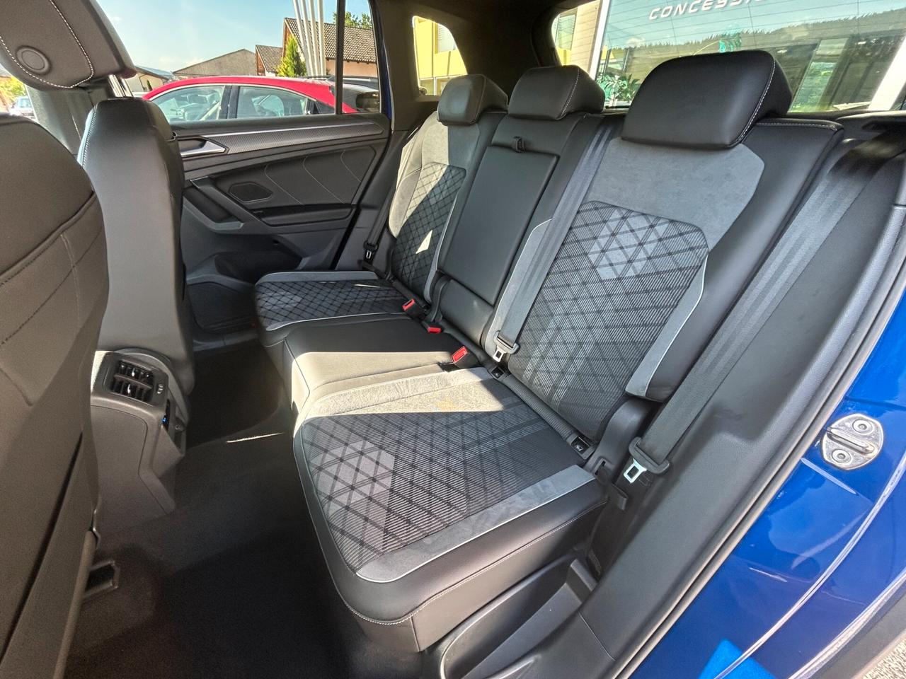 Volkswagen Tiguan R-LINE 2.0 TDI 150cv DSG 4MOTION