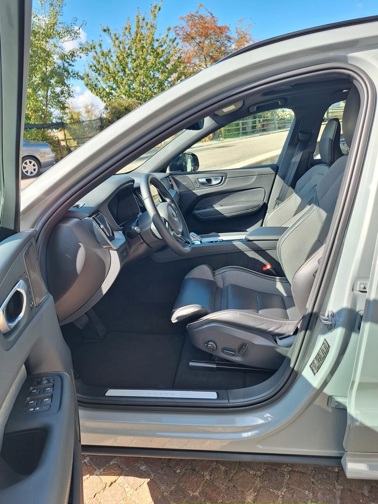 Volvo XC 60 XC60 B4 (d) AWD automatico Ultimate Dark