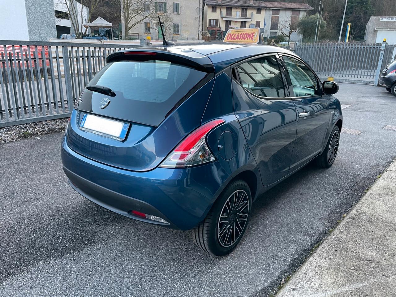 Lancia Ypsilon 1.0 FireFly 5 porte S&S Hybrid Silver