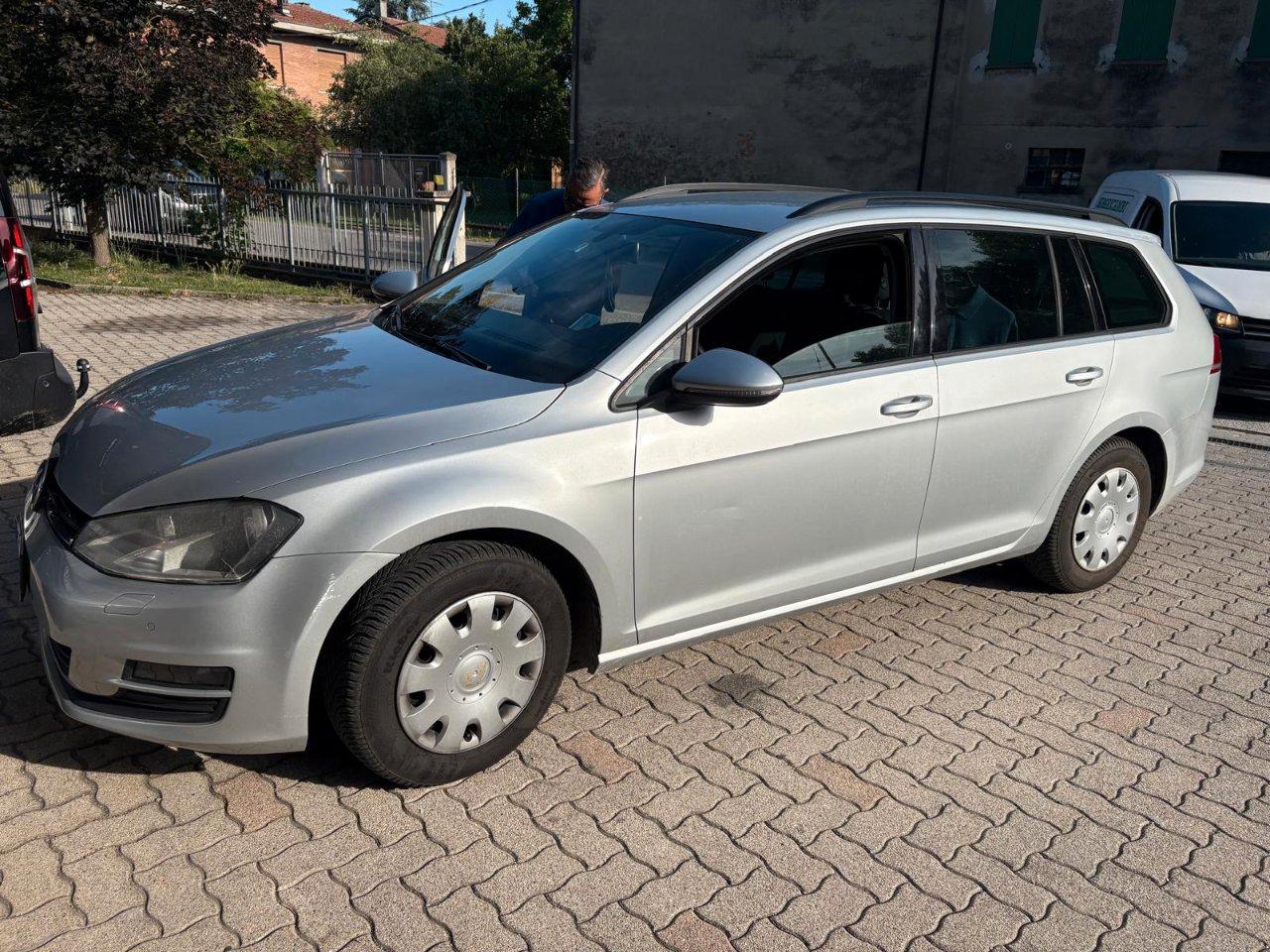 Volkswagen Golf Variant 1.6 tdi Comfortline 110cv OK NEOPATENTATO