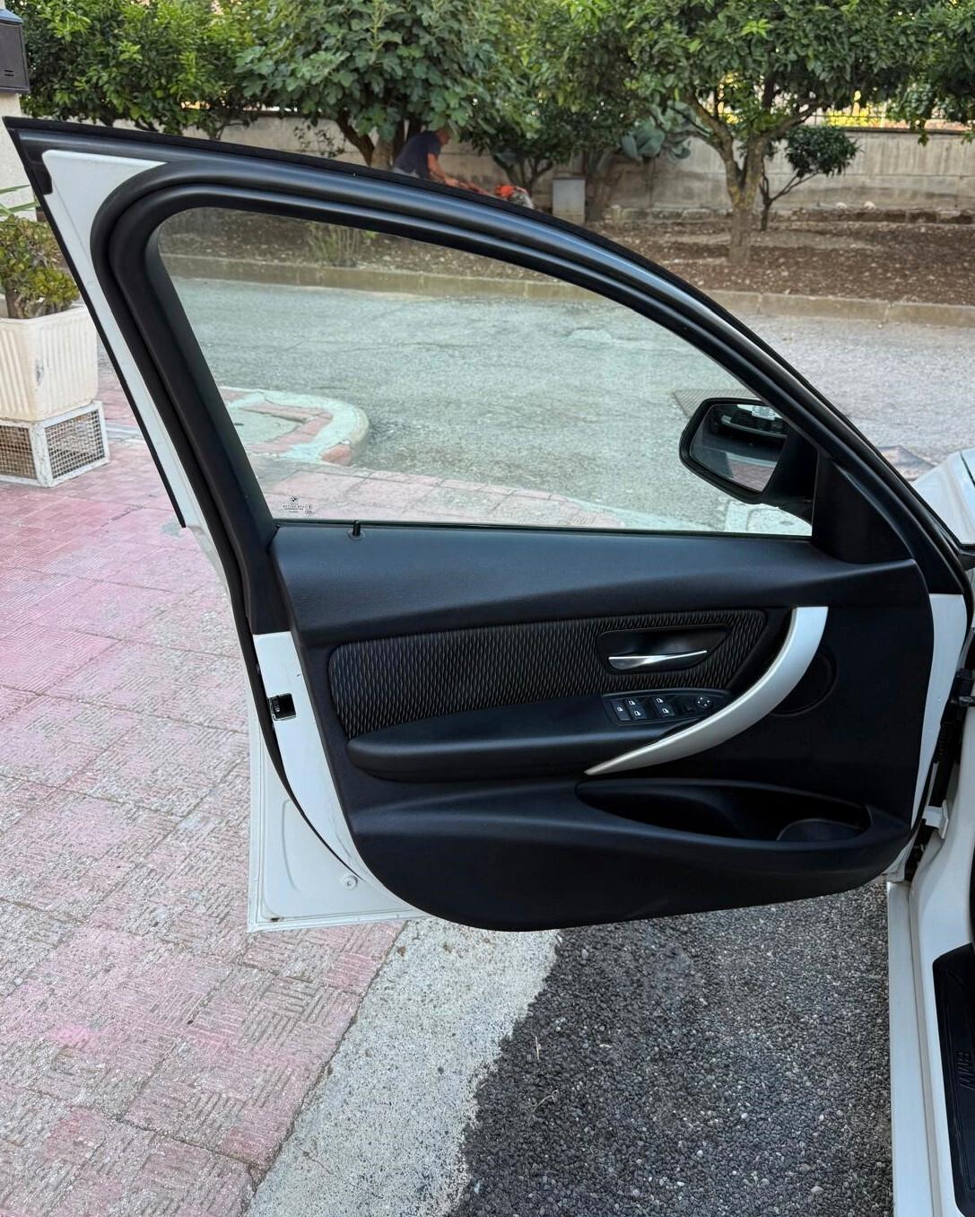 Bmw 318d Touring Luxury 143Cv