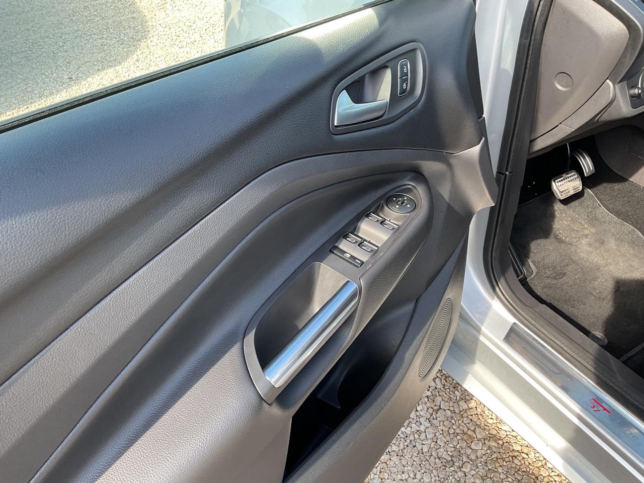 Ford Kuga 1.5 TDCI 120 CV S&S 2WD Powershift ST-Line