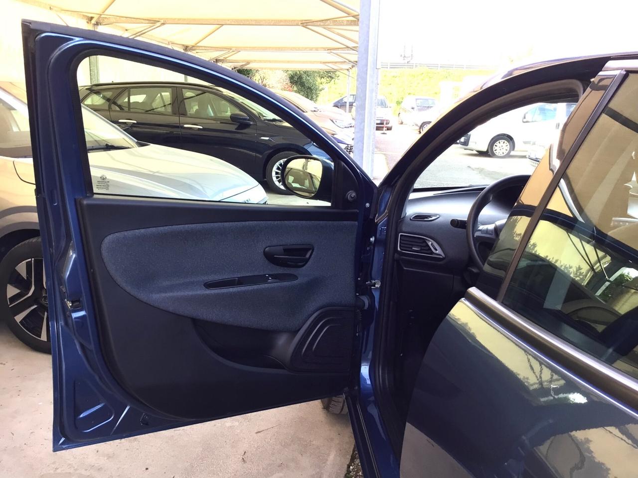 Lancia Ypsilon 1.0 70Cv FireFly 5 porte Hybrid Silver