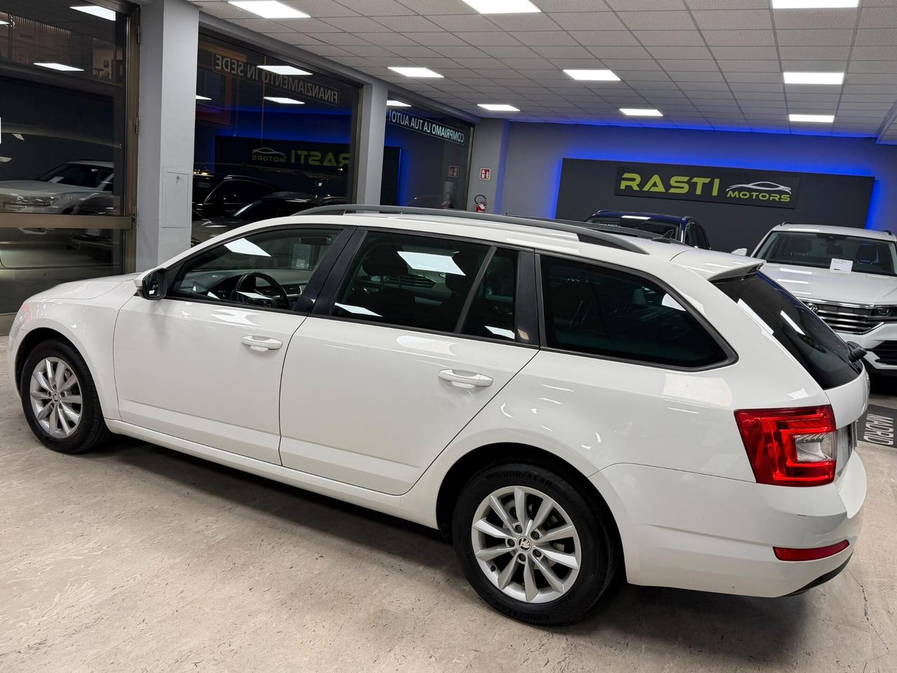 Skoda Octavia 1.6 TDI CR 110 CV DSG Wagon Style