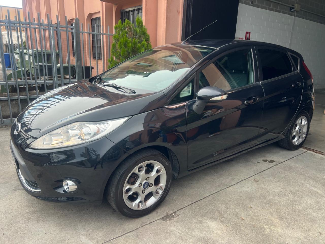 Ford Fiesta Ikon 1.4 TDCi 70CV 5p. Business