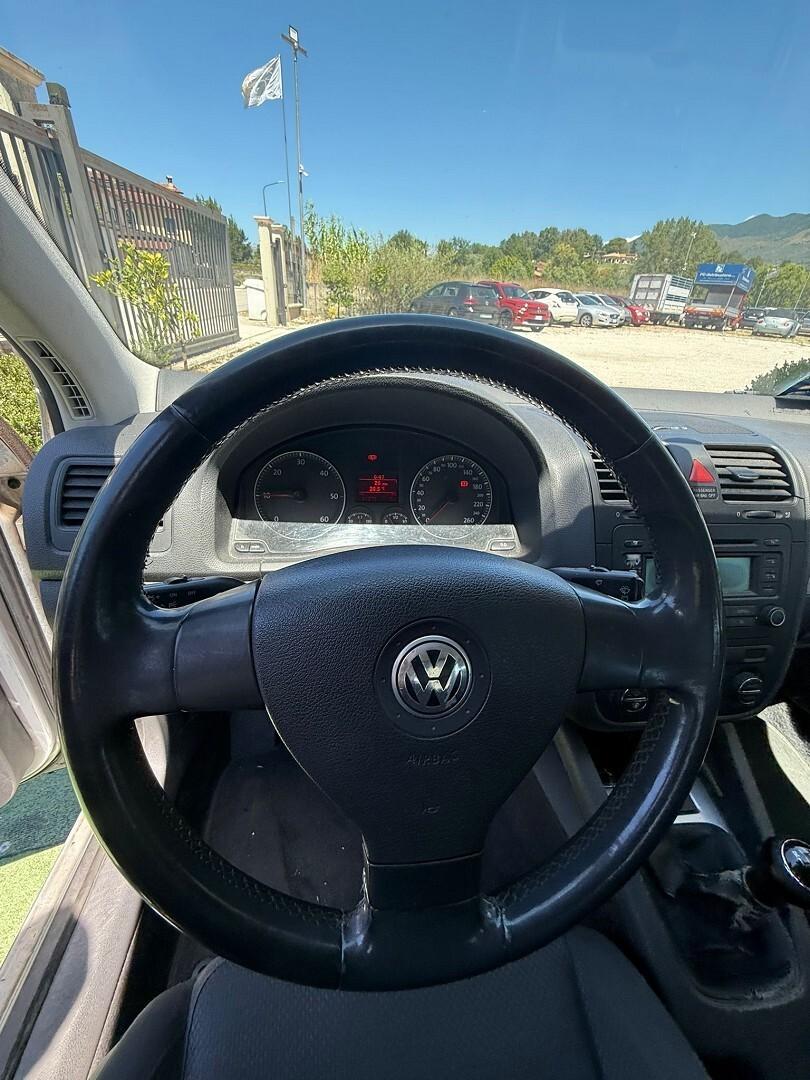 VOLKSWAGEN GOLF 5" SERIE