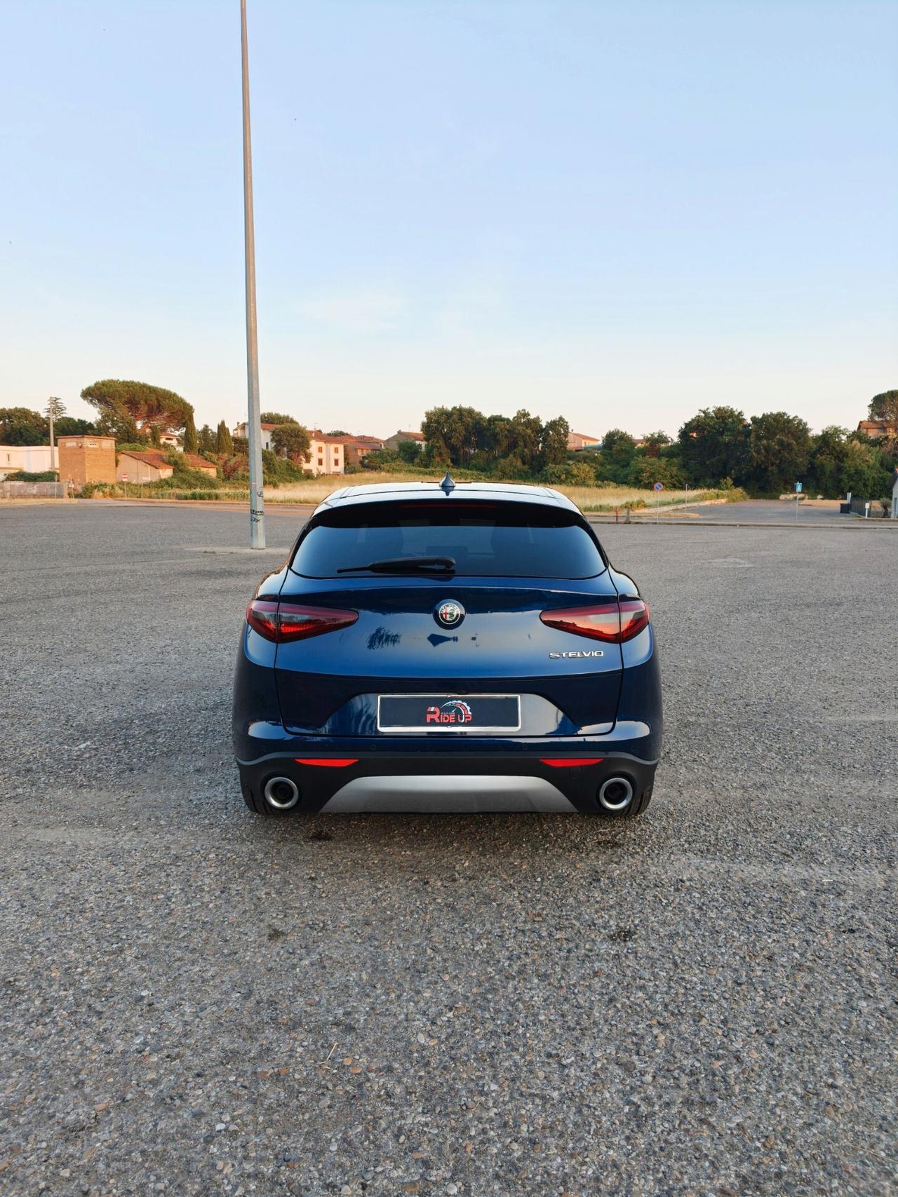 Alfa Romeo Stelvio 2.2 Turbodiesel 160 CV AT8 RWD