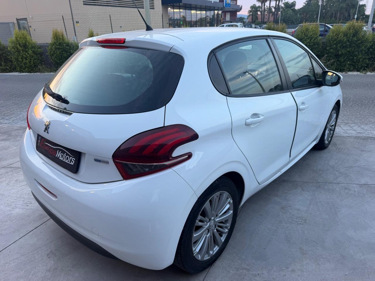 Peugeot 208 PureTech 82 5p. GPL Allure