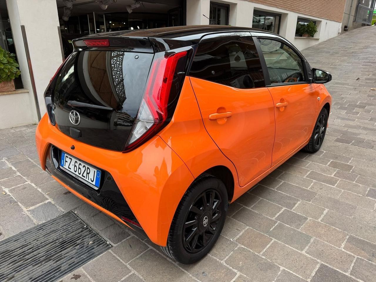 TOYOTA Aygo Connect 1.0 VVT-i 72CV 5P x-clusiv