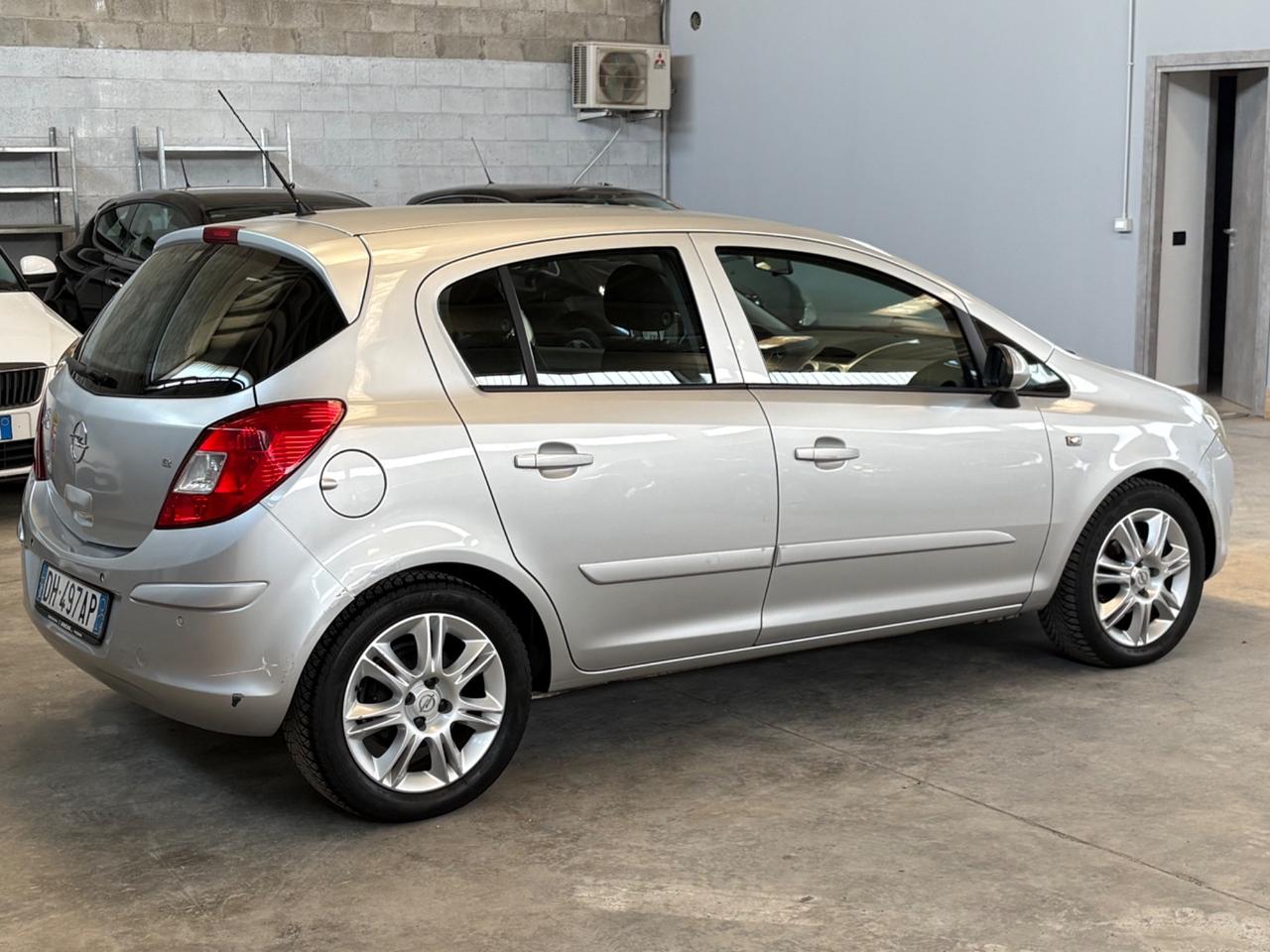 Opel Corsa 1.4 16V 5 porte AUTOMATICA