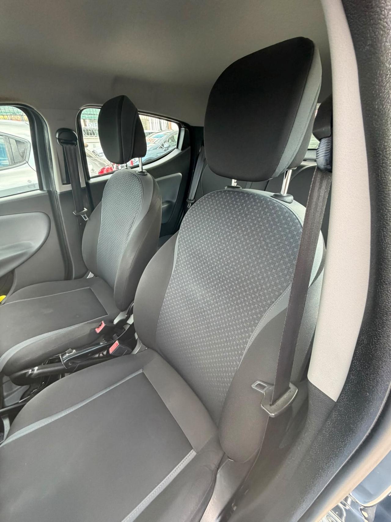 Lancia Ypsilon 1.2 69 CV 5 porte Unyca
