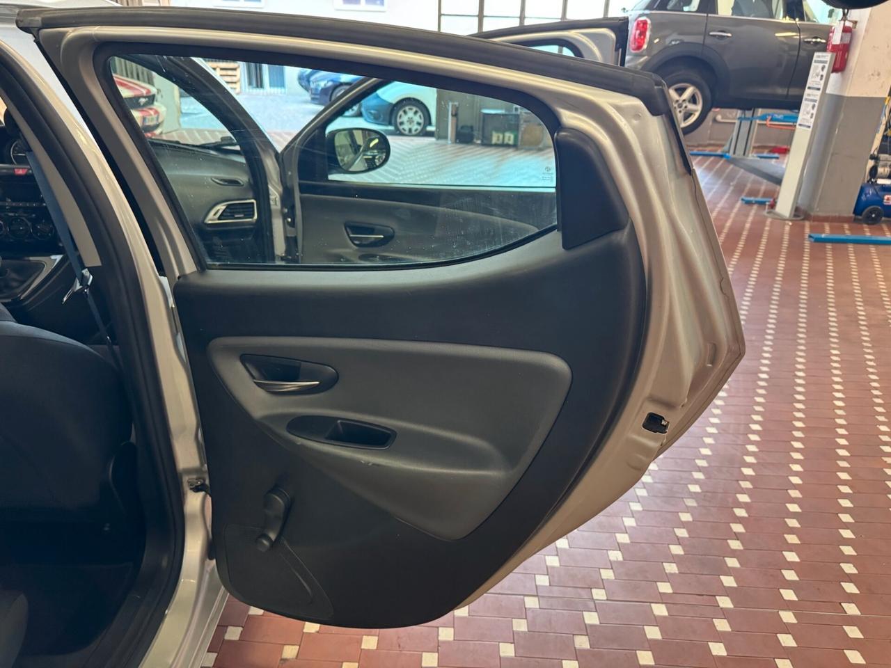 Lancia Ypsilon 1.2 69 CV 5 porte Platinum - UNICO PROPRIETARIO