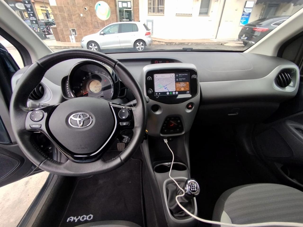 Toyota Aygo Connect 1.0 72 CV 5 porte x-play