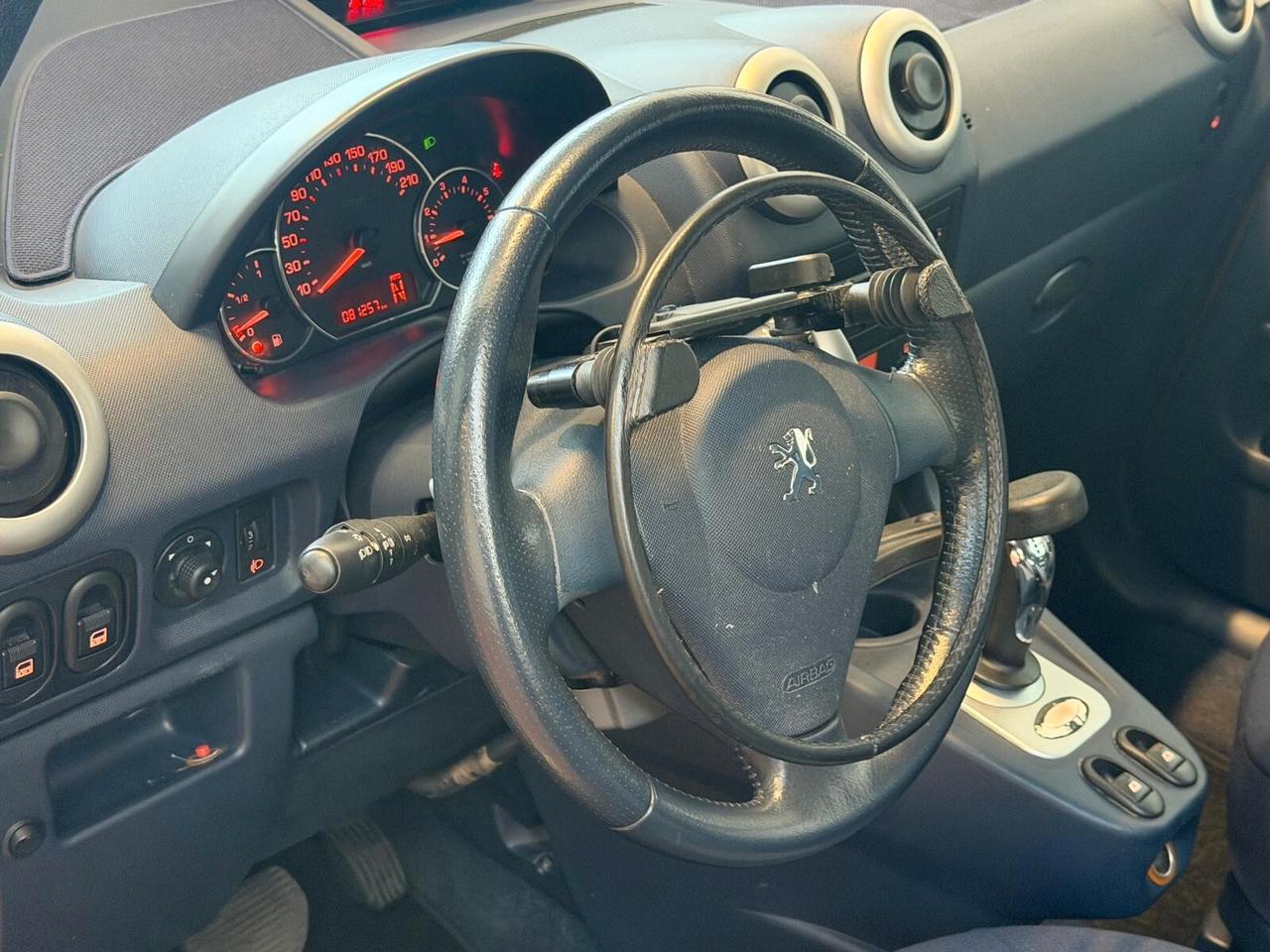 Peugeot 1007 1.6 Trendy 2Tronic allestimento e ausili di guida per disabili