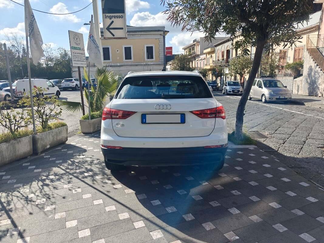 Audi Q3 35 2.0 tdi Business S-Tronic 150CV