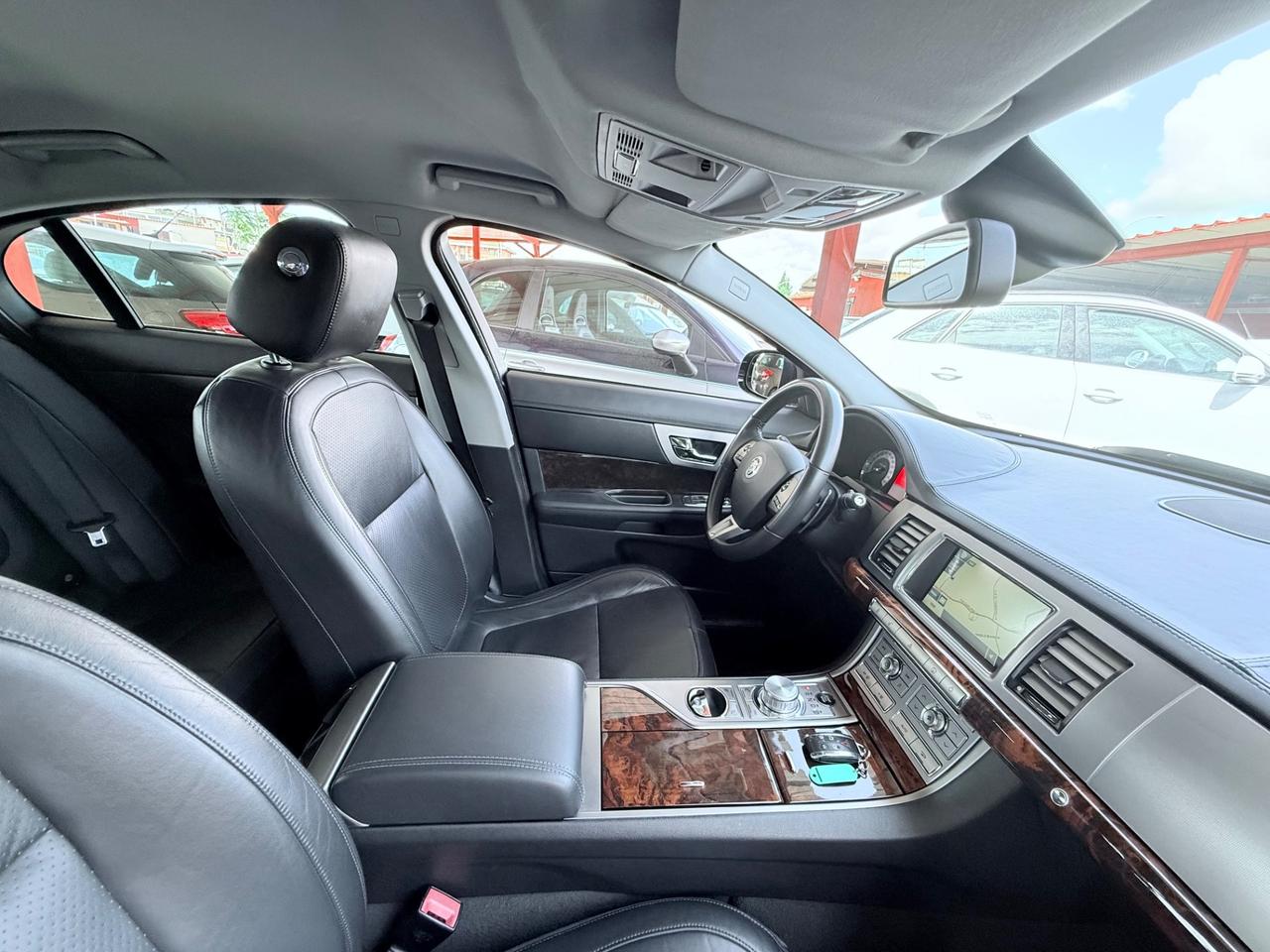 XF 3.0DS V6 Premium Luxury/R-SPORT/RATE/PERMUTE