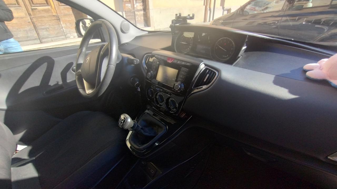 Lancia Ypsilon 1.2 69 CV 5 porte GPL Ecochic Gold