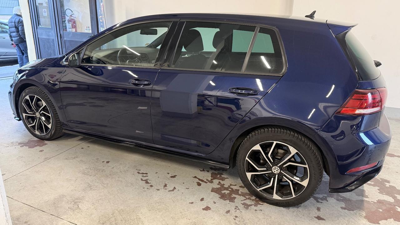 Volkswagen Golf 1.0 TSI 115 CV 5p. Sport R LINE