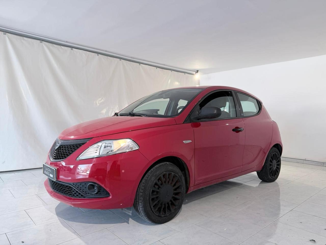 Lancia Ypsilon GPL ACCONTO 0€ RATE DA 200€ AL MESE