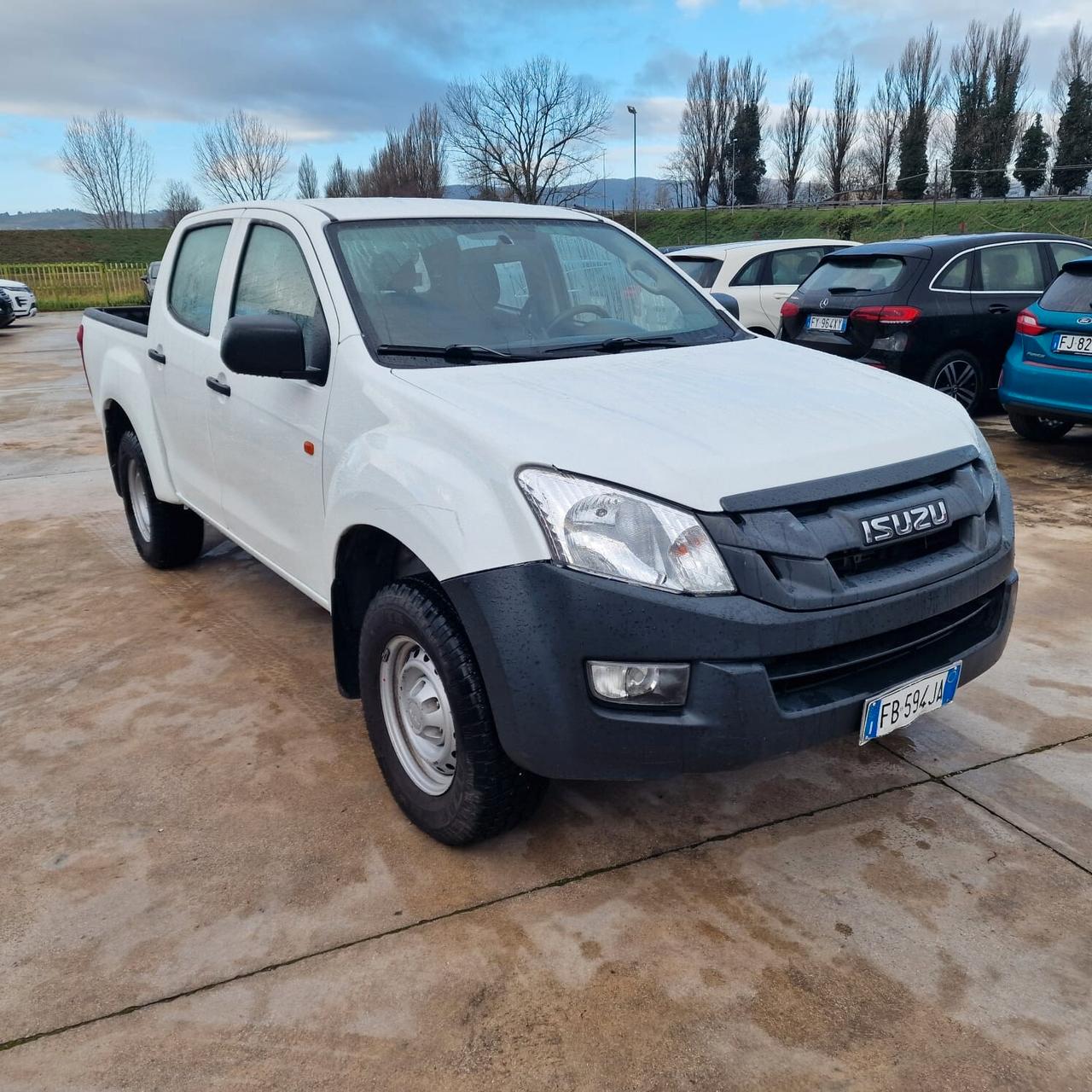 Isuzu D-Max N60 2.5 td crew Satellite 4x4 GANCIO DI TRAINO