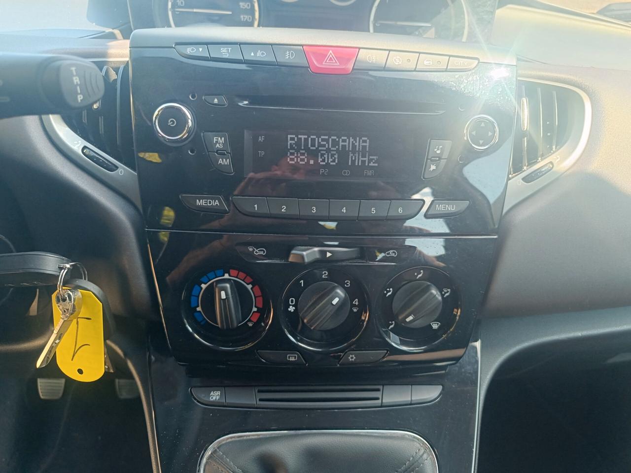 Lancia Ypsilon 1.3 MJT 75 CV SOLAMENTE 129.000 KM