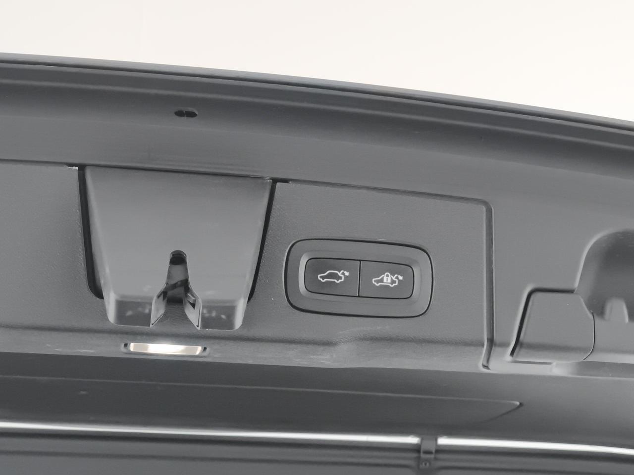 Volvo XC60 2.0 b4 Plus Dark awd