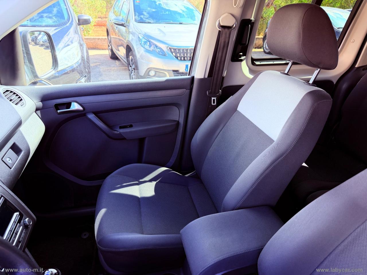 VOLKSWAGEN Caddy 1.6 TDI 102 CV Trendline Maxi CON PEDANA PER DISABILI