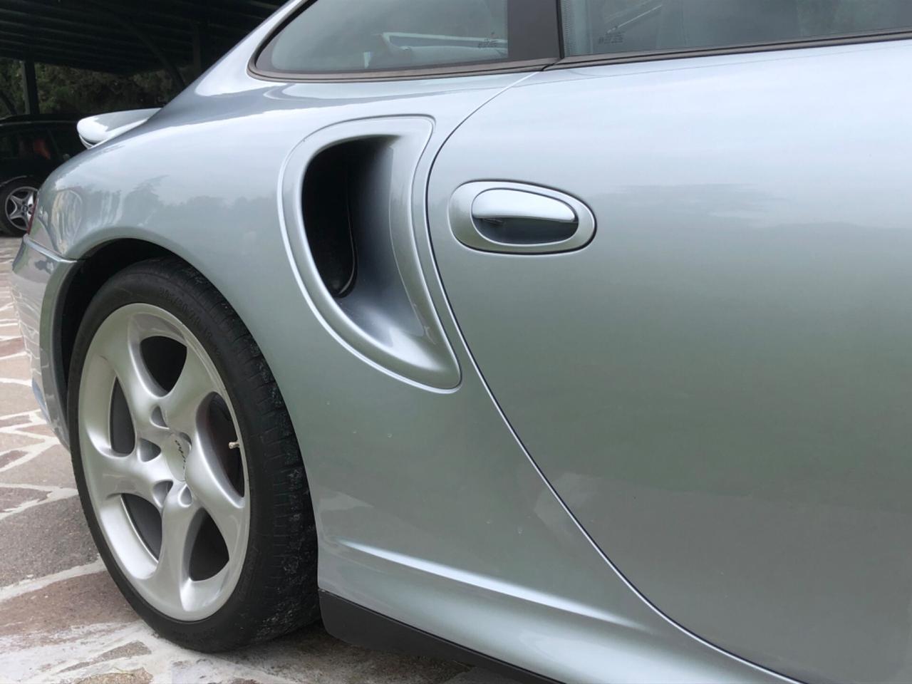 Porsche 911 Turbo cat Coupé, 11950km, Polar Silber-pelle estesa Blu Metropoli